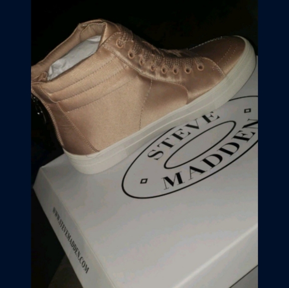 Brand New Steve Madden Sneakers - Picture 1 of 2